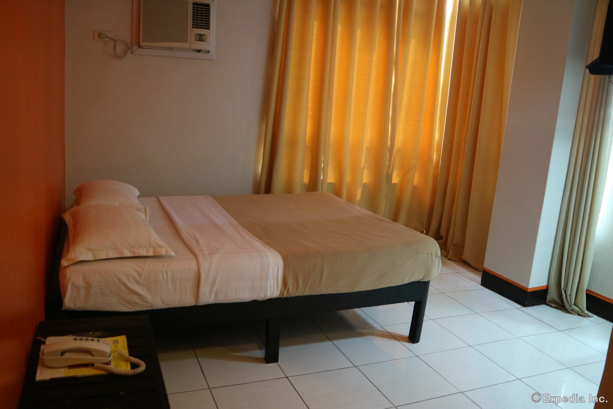 Negrense Suites Bacolod Exterior foto